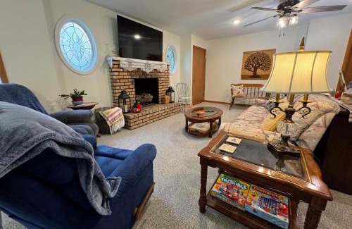 Cassopolis Casa | Bbq, Wifi, Full Kitchen, Smarttv, Firepit, Queen