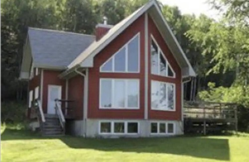 Lac Sainte-Marie Chalet De Esquí | Beach Access - 3 min to Golf, 5 min to Biking, 2 Kayaks, High Speed Internet
