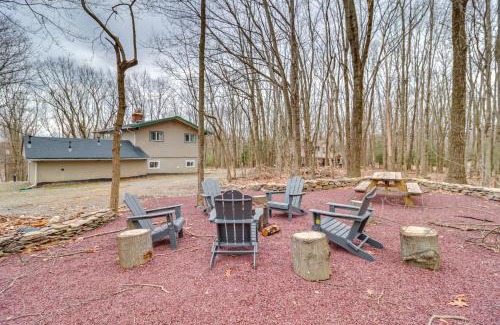 Briar Crest Woods Casa | Beach Access BBQ-Ready Poconos Family Getaway!