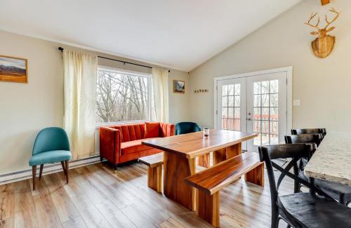 Briar Crest Woods Casa | Beach Access BBQ-Ready Poconos Family Getaway!