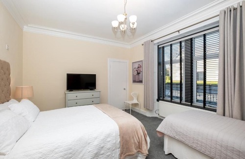 Monifieth Casa | Beach and Golfers Cottage Guests love it here