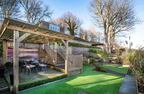 Muston Casa | Beach Approach House - 30 steps from beach - Luxury house - kids slide and chill-out room - amazing location - garden