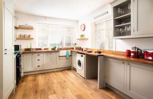 Muston Casa | Beach Approach House - 30 steps from beach - Luxury house - kids slide and chill-out room - amazing location - garden