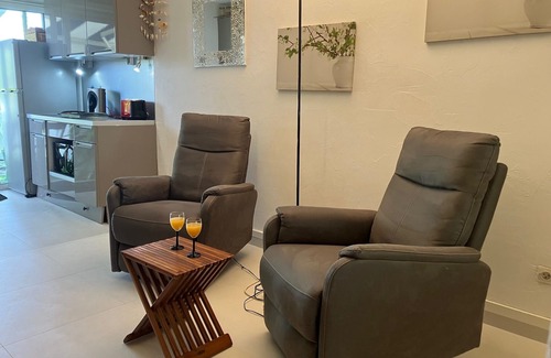 L'Autre-Bord Apartamento | A 50 metros de la playa del otro borde, hermoso apartamento de 3 * con terraza y jardín con vistas al mar.
