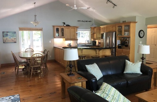 Minden Hills Cabaña | Salas Lake Cottage - Carnarvon, Ontario, Canadá