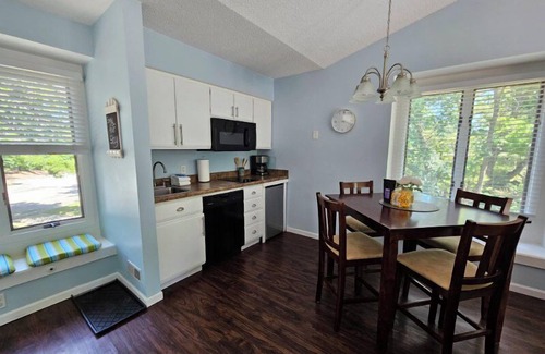 Acme Condominio | Beach, Boat Rentals, Near Horse Shows! RIverside Shores