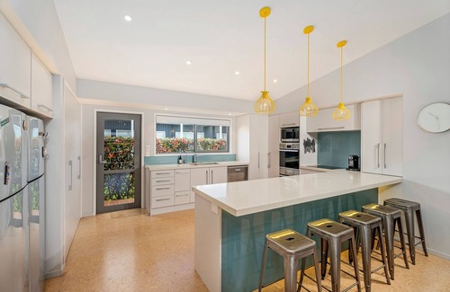 Whangapoua Casa | Beach Break Bach - Whangapoua Holiday Home