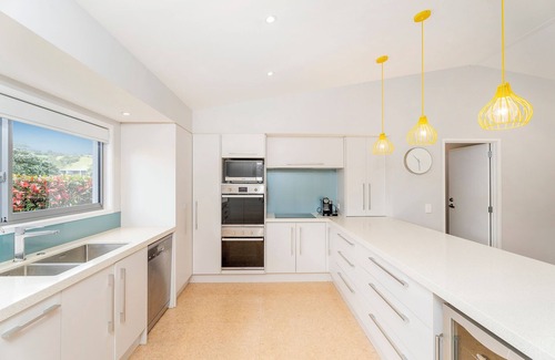 Whangapoua Casa | Beach Break Bach - Whangapoua Holiday Home