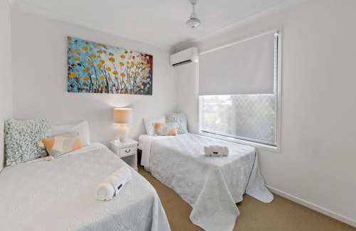 East Mackay Casa | Beach Breeze Holiday House