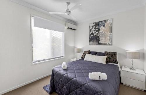 East Mackay Casa | Beach Breeze Holiday House