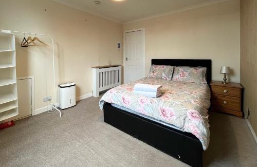 Levenmouth Apartamento | Beach & City Access - 2 Floors, Full Kitchen, Free Parking