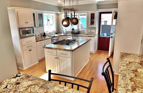 Alamitos Beach Casa | Beach City Craftsman - Walk to Beach