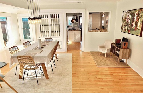 Alamitos Beach Casa | Beach City Craftsman - Walk to Beach