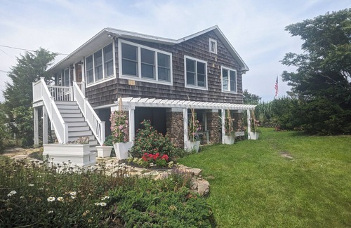 Jamesport Casa | Beach cottage, private road, private beach, private mooring, private parking.