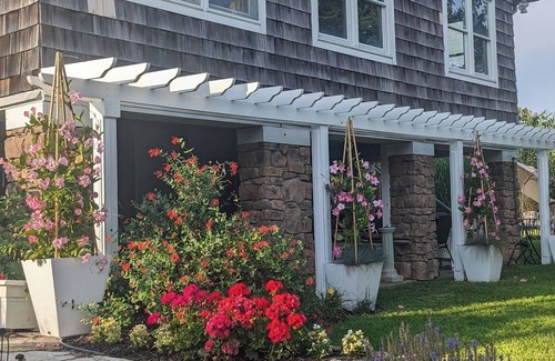 Jamesport Casa | Beach cottage, private road, private beach, private mooring, private parking.