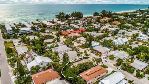 Holmes Beach Casa | Beach Cottage