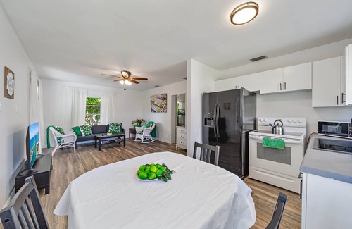 Laurel Casa | Beach Duplex 2 Units Together .7 Mi From Beach