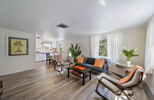 Laurel Casa | Beach Duplex 2 Units Together .7 Mi From Beach