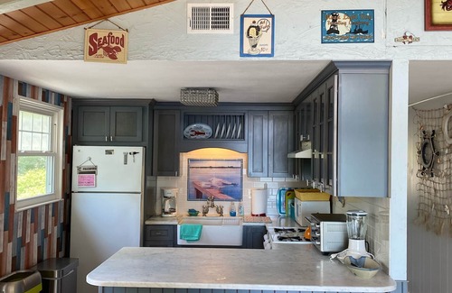 East Falmouth Casa | Frente al agua, playa de arena en el patio trasero