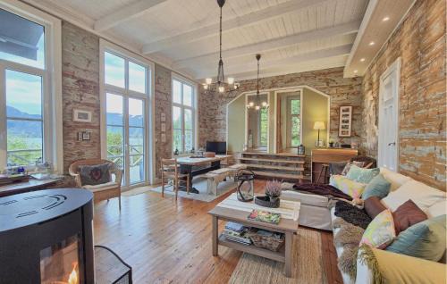 Vaksdal Municipality Casa | Beach Front Home In Vaksdal With House Sea View