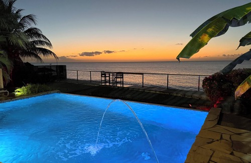 Black Rock Apartamento | Beach front, with infinity pool.