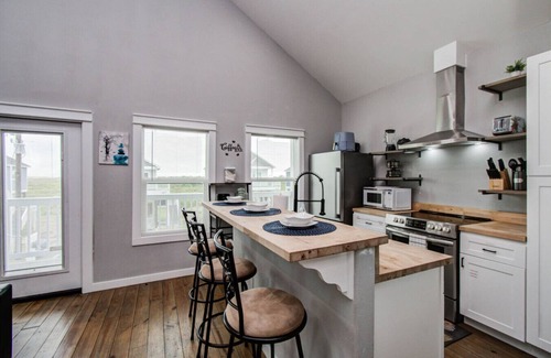 Port Bolivar Casa | Beach Getaway W/Community Pool & 2 King Beds!