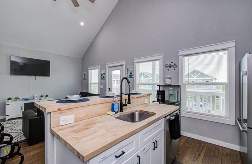 Port Bolivar Casa | Beach Getaway W/Community Pool & 2 King Beds!