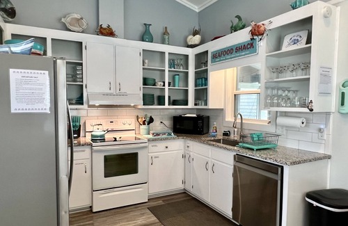 Sunset Beach Casa | Beach Goals! 4 bedroom 2.5 bath home, just a 5 minute walk to beach!!!