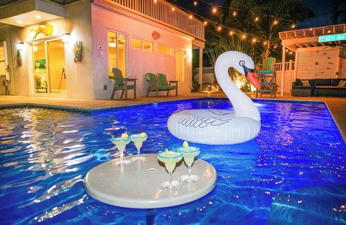 Indian Rocks Beach Casa | Beach, golf cart, pool and pickleball at Oasis