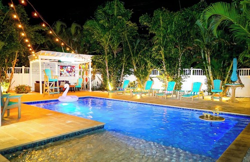 Indian Rocks Beach Casa | Beach, golf cart, pool and pickleball at Oasis