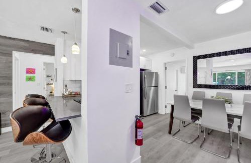 Hallandale Beach Casa | Beach House 2 King Beds BBQ Game RM 65 & 55 TV