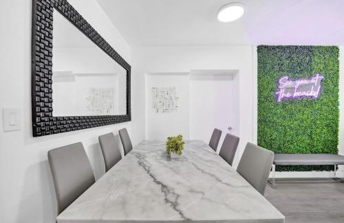 Hallandale Beach Casa | Beach House 2 King Beds BBQ Game RM 65 & 55 TV