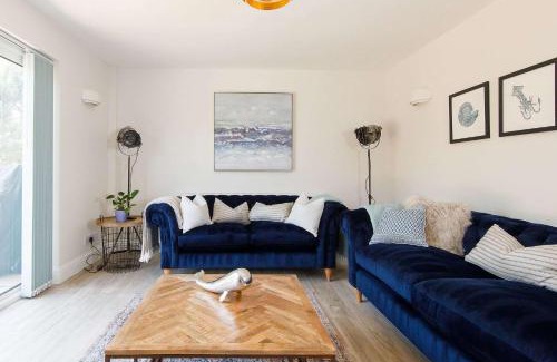 East Wittering Casa | Beach house for 10 with hot tub & garden