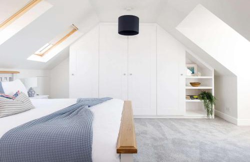 East Wittering Casa | Beach house for 10 with hot tub & garden