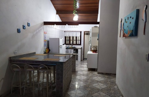 Caraguatatuba Casa | Casa de playa, condominio seguridad 24h, piscina, barbacoa, balcones,
