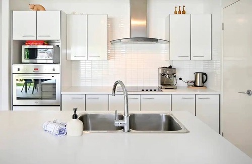 Warana Casa | Beach House Getaway - Stylish, Kms of Beach ZA1