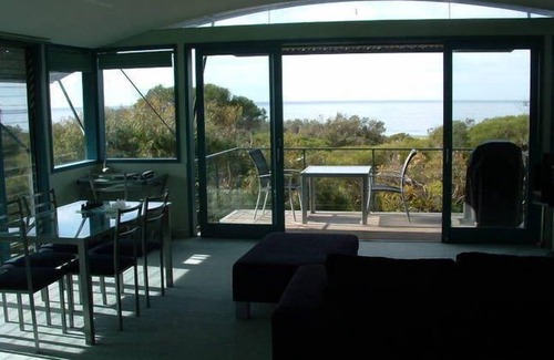 Tura Beach Casa | Una casa de playa @ Tura