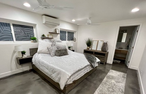 Kailua Casa | Beach House steps from Kailua Beach