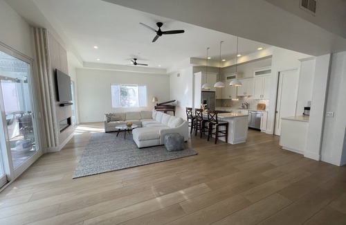 Coronado Casa | Beach House Steps to the Ocean with Rooftop Ocean Views