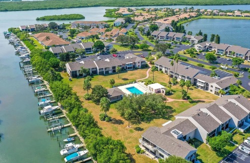 Fort Pierce Shores Condominio | Beach Life 2-bedroom condo in Hutchinson Island