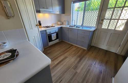 Rockingham Casa | Beach Life 2 Min walk to the Beach