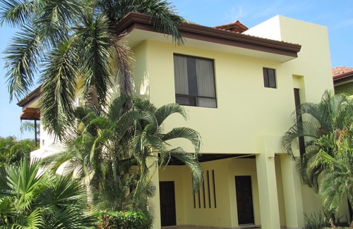 Playa Hermosa Casa | Beach Luxury Home, Hermosa Palms, Playa Hermosa, comunidad cerrada