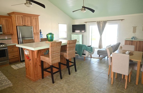 South Palmetto Point Casa | Beach, please! Beachfront house on Ten Bay with generator.