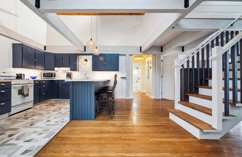 Newbury Casa | Beach Plum Cottage | Steps to Beach | Loft | A/C