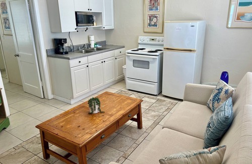 Redington Shores Cabaña | Beach & Relaxation, 2BR, Family + Dog Friendly
