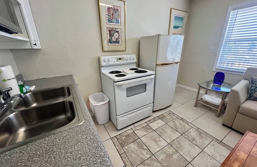 Redington Shores Cabaña | Beach & Relaxation, 2BR, Family + Dog Friendly