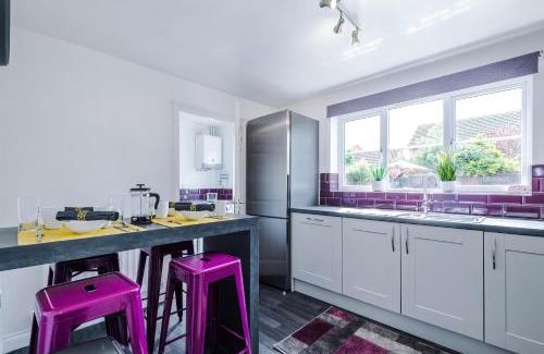 Prestatyn Casa | Beach Retreat with Hot Tub Sleeps 8