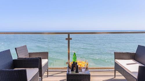 Eastern Malibu Apartamento | Beach Retreat with Oceanfront Balconies Direct Beach Access Pacific Coast Outlook by AvantStay