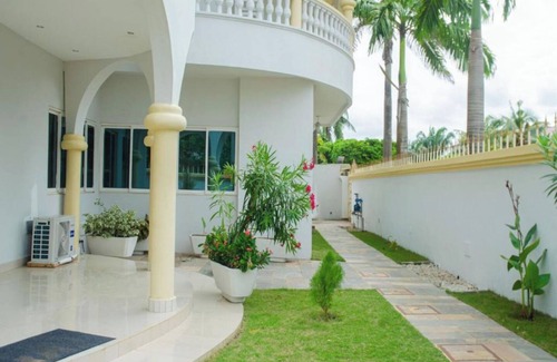 Littoral Department Apartamento | Beach Sand Hotel & Resort, Cotonou Standard King Room 1