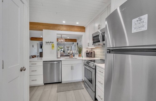 Saint Helena Island Condominio | Beach Therapy! - Condo on Harbor Island, E Building